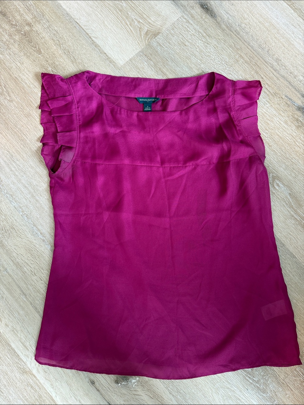 Banana Republic Magenta Ruffle Sleeve top